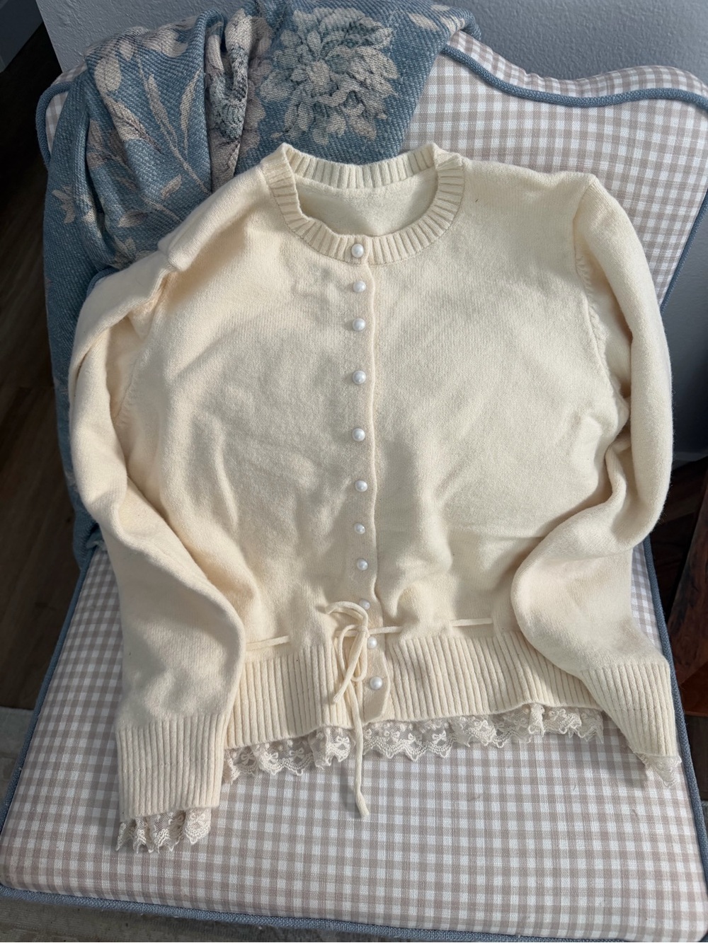 NWOT Cream Lace-Hem Buttoned Women's Sweater Cardigan